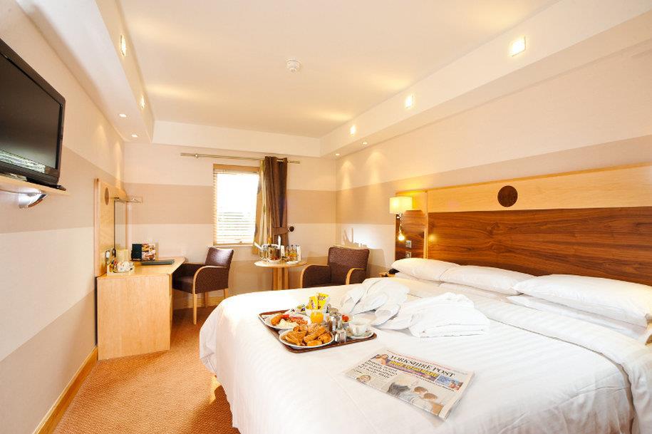 Clarion Cedar Court Wakefield Hotel Zimmer foto